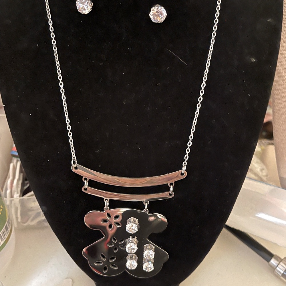 Beautiful Tous necklace with earrings in 18 inches long for whatever activity.